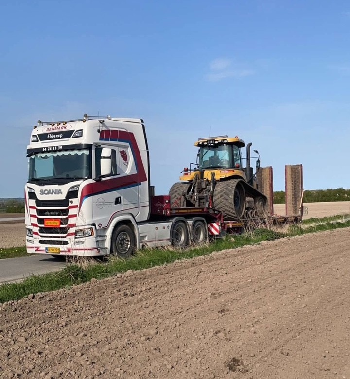 Din lokale vognmand til maskintransport på Fyn